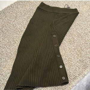 NWT BobiBLACK Army green knit sweater skirt. MIDI length size Large